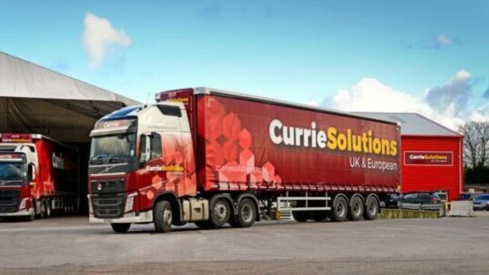 Vrachtwagens van Currie Solutions op een depot