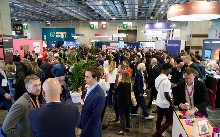 Visitors and exhibitor stands in the hall at Supply Chain Event, Paris