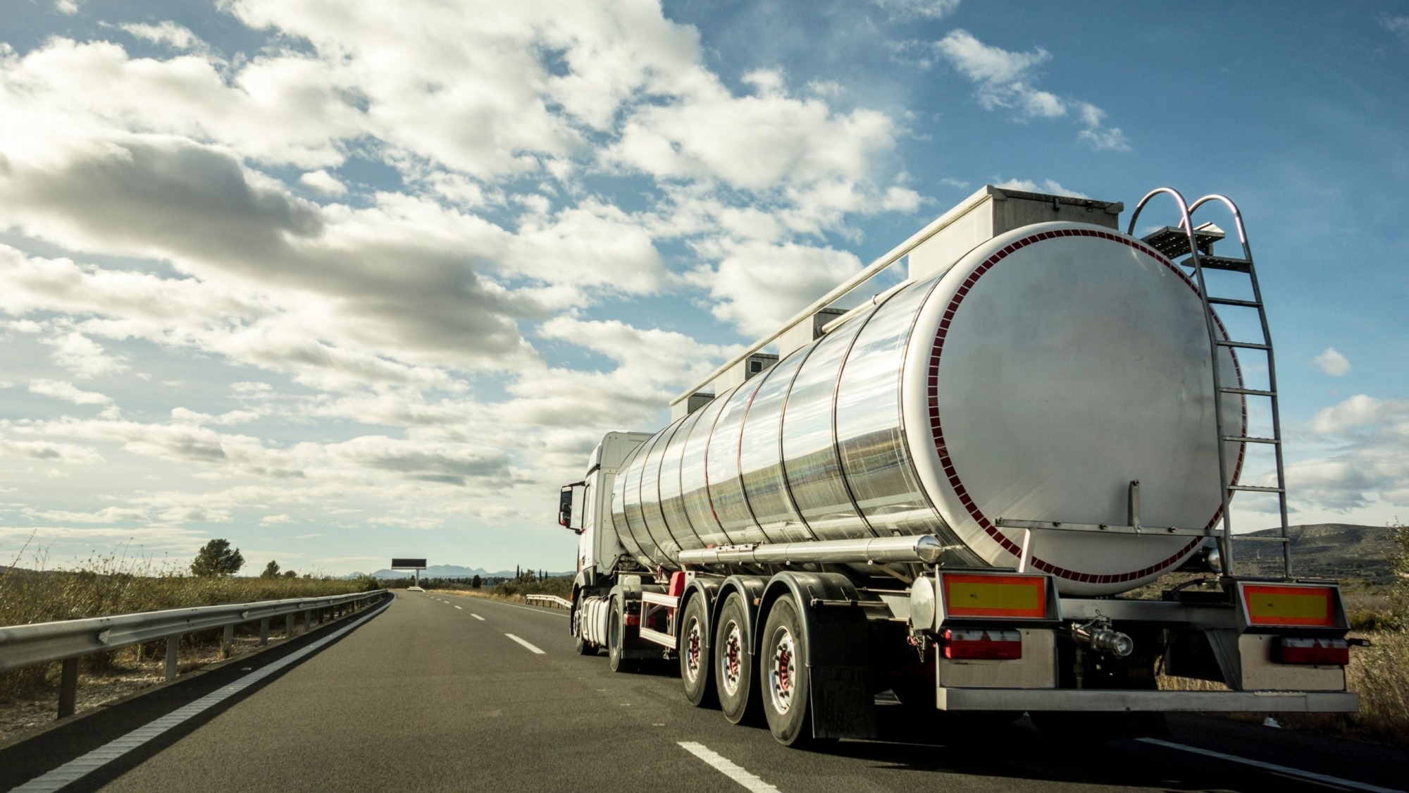 bulk and liquid tanker